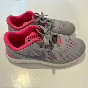 Nike Grey Girl Sneakers (size 4.5)